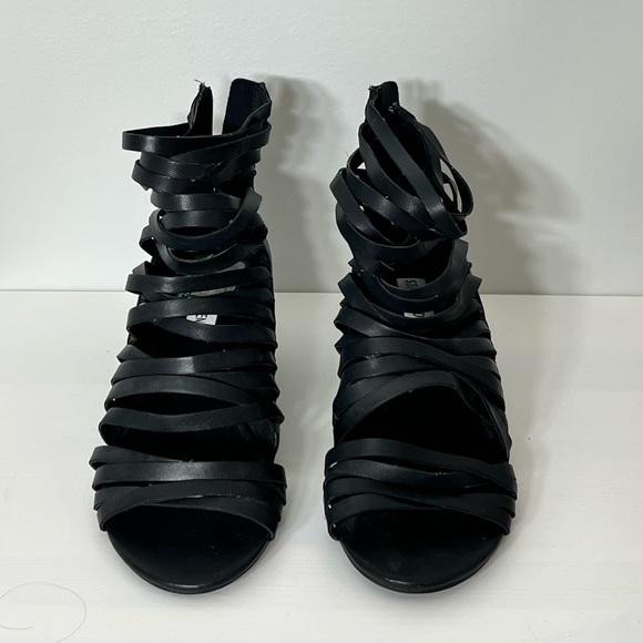 Black wedge strappy sandals - Picture 3 of 7